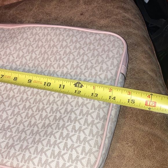 Michael Kors Blush and Cream Laptop Case - Picture 9 of 9